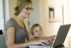 Woman and boy using laptop computer (photo: Jupiterimages)